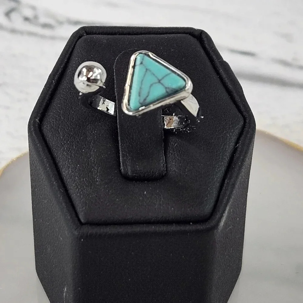 Green Triangle Adjustable Fashion Ring  A27